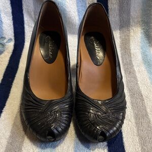 Earthies Black Peep-Toe Leather Heels